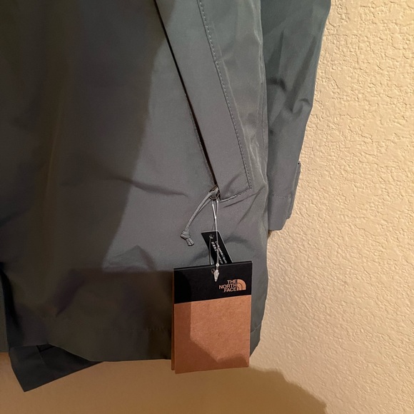 The North Face Women's City Rain Parka - NWT - Picture 9 of 11